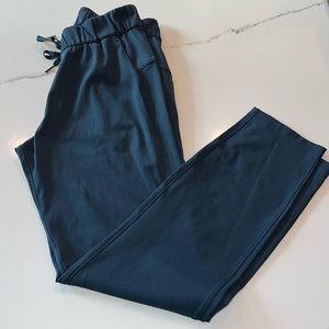 Lululemon On the fly 27” pant